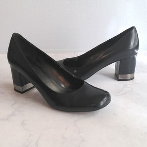 Navy Nine West pumps size 8 1/2